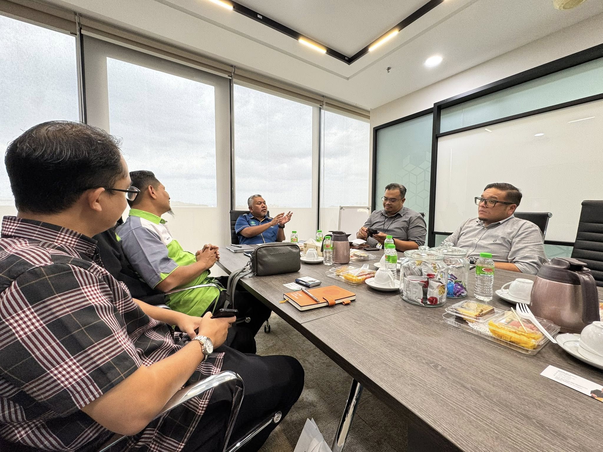 Kunjungan Hormat bertemu Tuan Haji Zabidi, Ketua Pengarah Yayasan Pembangunan Ekonomi Islam Malaysia (YAPIEM)